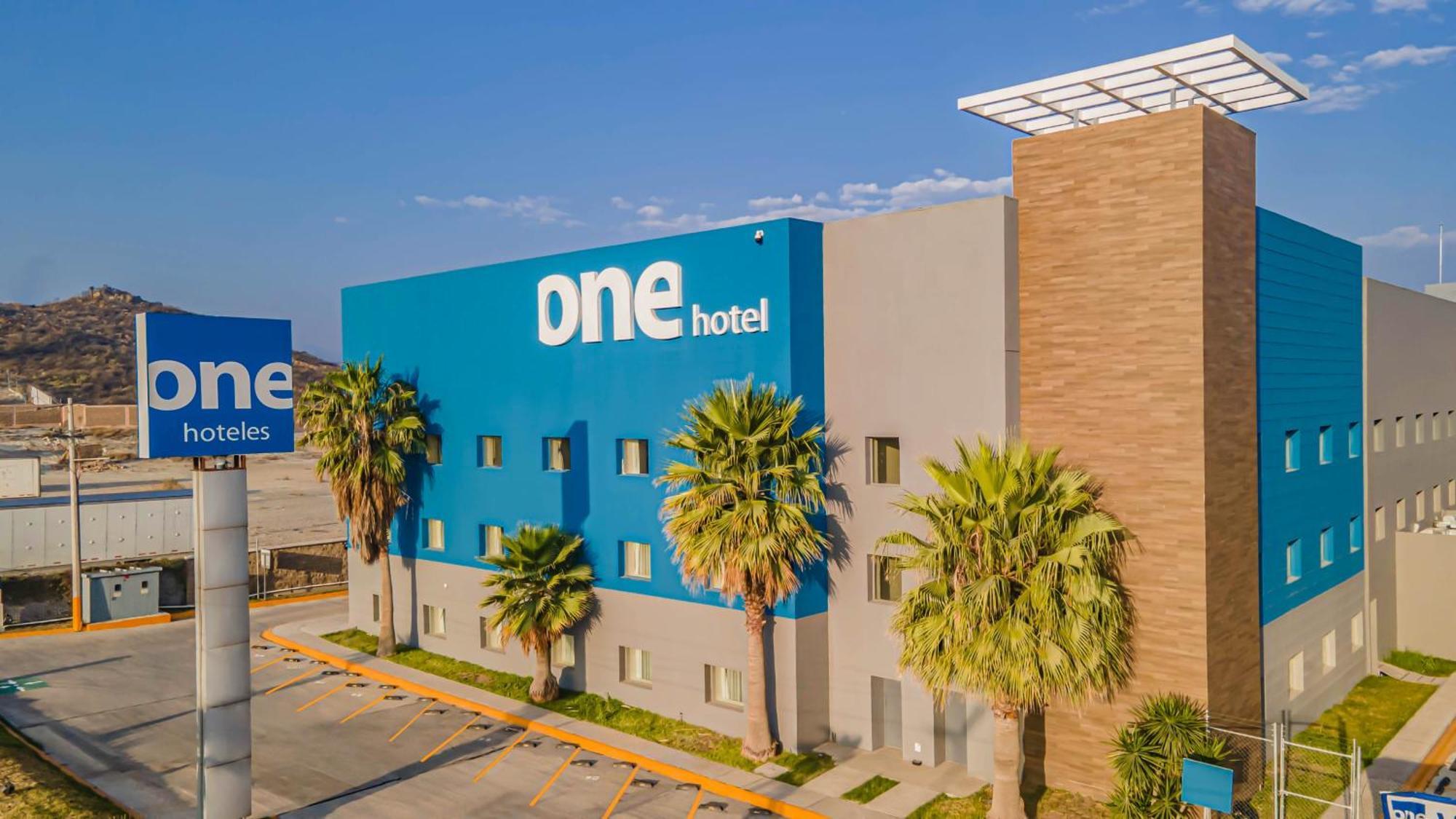 One Saltillo Aeropuerto Exterior photo